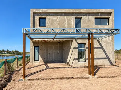 Casa 5 ambientes con 3 baños