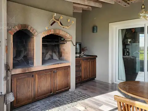 VENTA Casa en El Malacate. 7 Ambientes. TRANQUERA CERRADA. Excelente calidad con detalles únicos.