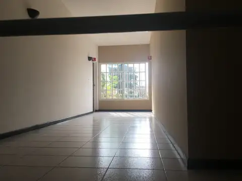 Excelente oficina en pleno centro comercial de Hurlingham.2° Piso "I"