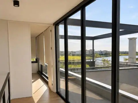 Casa 6 ambientes con 5 baños