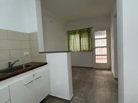 DEPTO.EN VENTA 2 AMBTES. C/PATIO -LANÚS OESTE