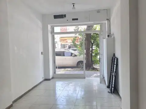 Local comercial en pleno barrio de Flores 