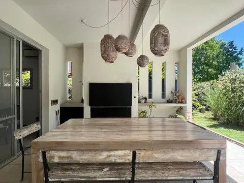 Casa 7 ambientes con 4 baños
