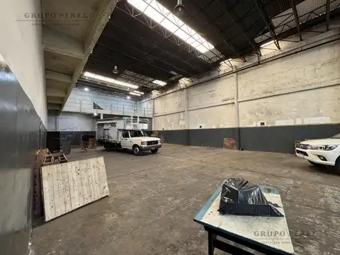 Galpón de 1200 m2 en  Pompeya - ALQUILER