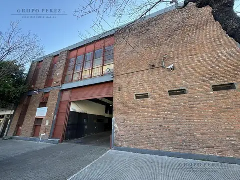 Galpón de 1200 m2 en  Pompeya - ALQUILER
