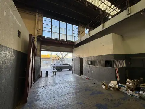 Galpón de 1200 m2 en  Pompeya - ALQUILER