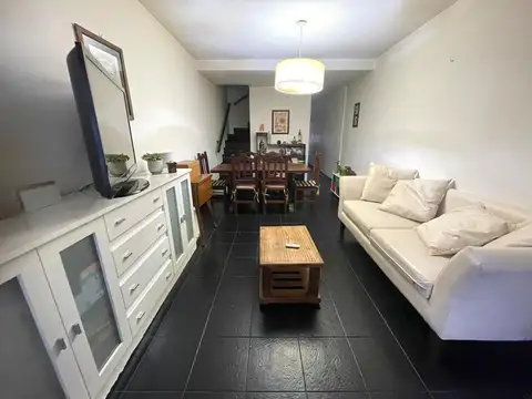 DUPLEX 4 AMB CASTELAR ACEPTA PERMUTA DEPTO CABA