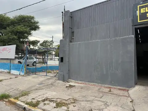 VENTA DE LOTE CON GALPON SOBRE AV ALEM