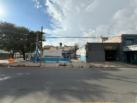 VENTA DE LOTE CON GALPON SOBRE AV ALEM