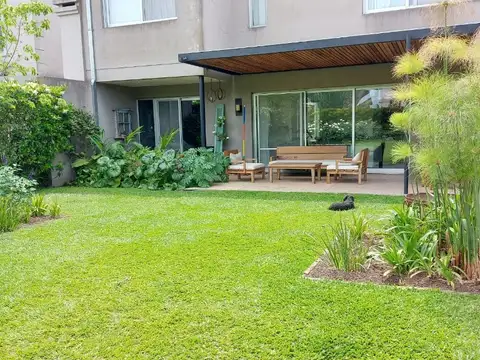 Casa en Alquiler Temporal con 2 cocheras