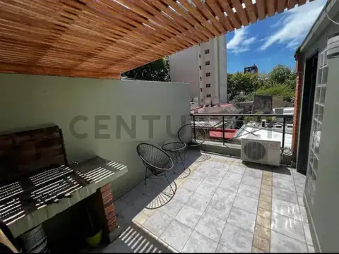 Venta en Palermo dos ambientes en Triplex con terraza y parrilla propia.