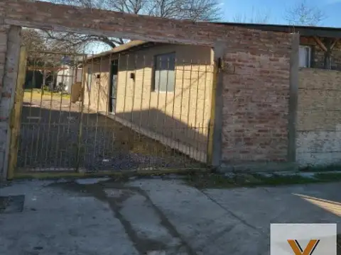 Casa en venta - 1 Dormitorio 3 Baños - Burzaco
