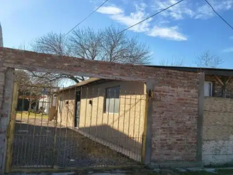 Casa en venta - 1 Dormitorio 3 Baños - Burzaco