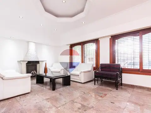 Depto Tipo Casa en Venta de 8 ambientes