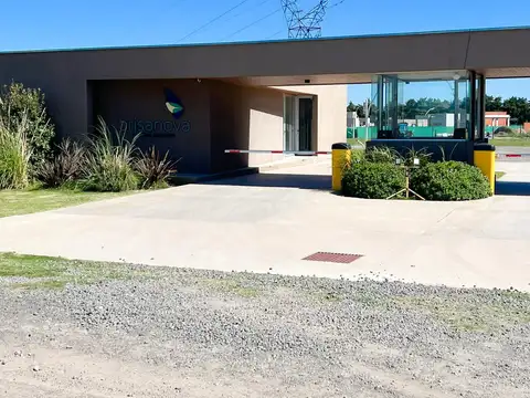 Brisanova, Barrio cerrado, Ruta 21, pegado al Club Gimnasia y Esgrima