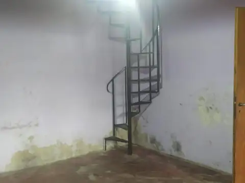 CASA 2 AMB. CON PARQUE Y POSIBILIDAD DE COCHERA.