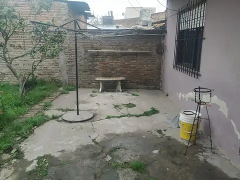 Casa 2 ambientes con 1 baño