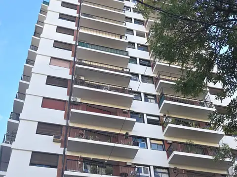 UBICACION PREMIUN ENTRE EL VERDE Y LA CIUDAD A 100 METROS DE LA CONECTIVIDAD DE CABILDO SUBTE Y FERROCARRIL Y A  OTROS 100 METROS DE DONDE COMIENZAN LAS NUEVAS 3 ha DE VERDE DEL PARQUE FERROVIARIO COLEGIALES.