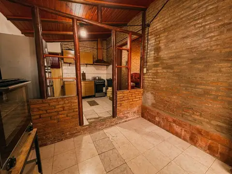 Casa 4 ambientes con 1 baño