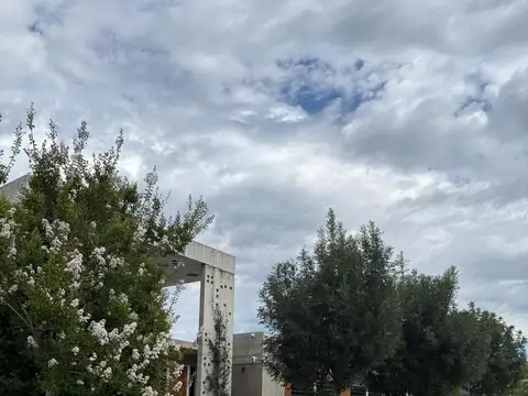 Casa en Venta con 4 cocheras