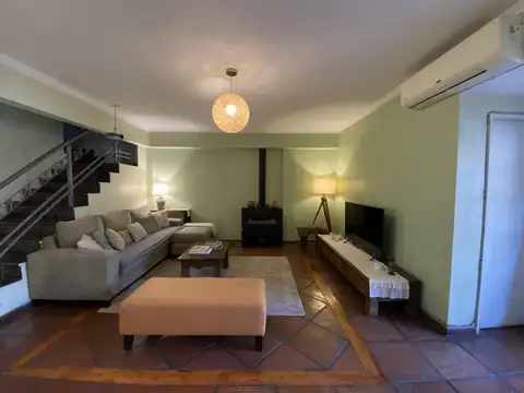 Depto Tipo Casa en Venta de 5 ambientes