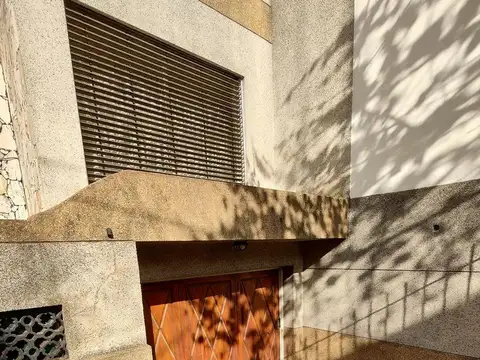 Casa 5 ambientes con 1 baño