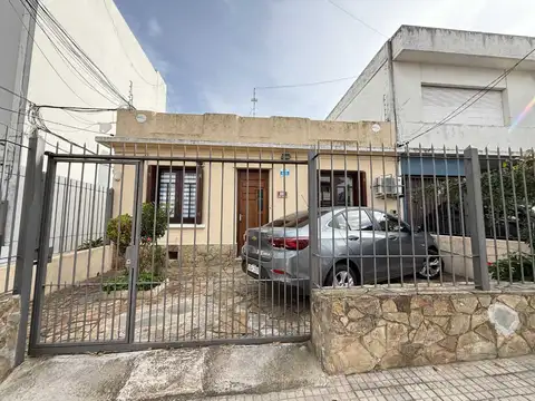 Venta Casa PH Parque Batlle 5 dorm. garage y patio