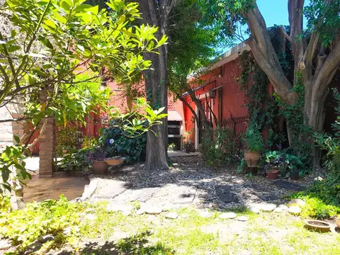 VENTA CASA  3 AMB LOCAL ,TALLER Y COCHERA DOMINICO