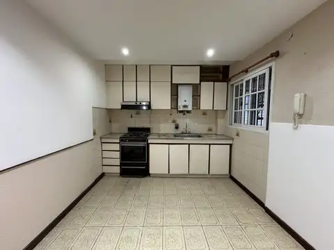 Larrea 854 entre Rodolfo López y Bombero Sánchez , Piso 0