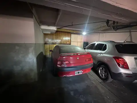 COCHERA EN VENTA CUBIERTA - CON BAULERA  BARRIO VERSALLES - JUAN B JUSTO Y GRAL PAZ