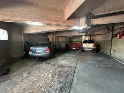 COCHERA EN VENTA CUBIERTA - CON BAULERA  BARRIO VERSALLES - JUAN B JUSTO Y GRAL PAZ