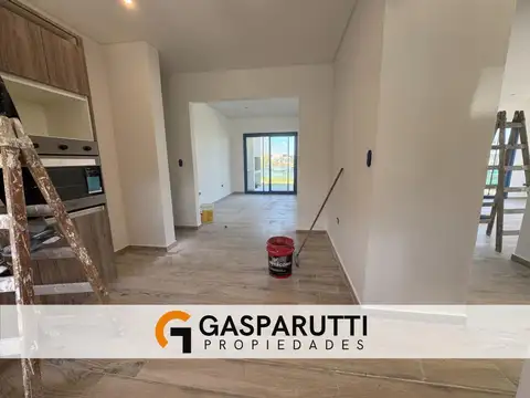 Casa en Venta con 4 cocheras
