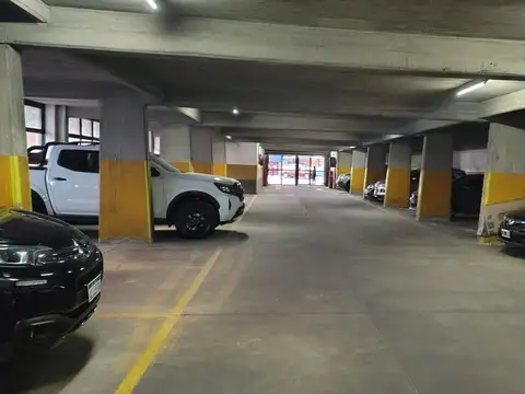COCHERA EN VENTA! SEGURIDAD 24/7 SOBRE AVENIDA 