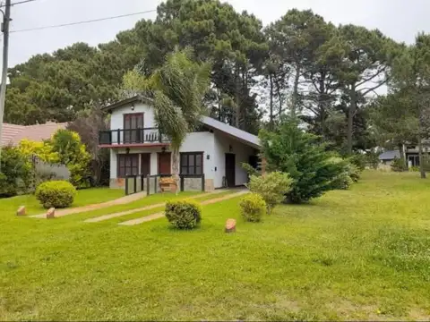 Casa en venta - 3 Dormitorios 2 Baños - Costa del Este