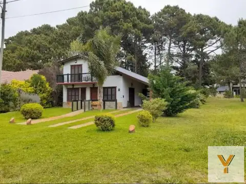 Casa en venta - 3 Dormitorios 2 Baños - Costa del Este