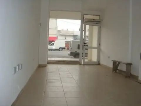 ALQUILER LOCAL COMERCIAL DE 20 METROS SIN EXPENSAS SOBRE AV. RIVADAVIA AL 9300