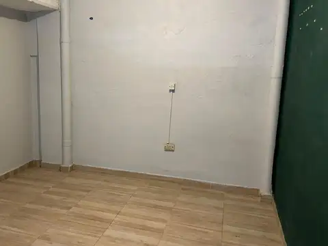 Alquiler de local comercial con entrepiso/deposito y cocina