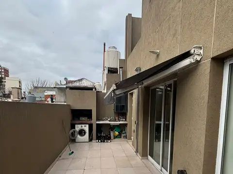 Excelente ph 1°P sin expensas con 2 baños  patio de 8x3 c/parrilla