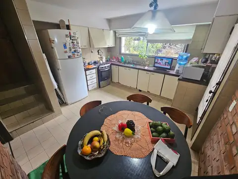 Casa 4 amb. con parque y pileta