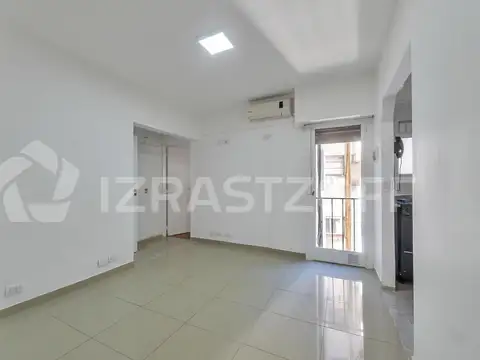 Departamento dos ambientes, reciclado, Peña y Pueyrredón