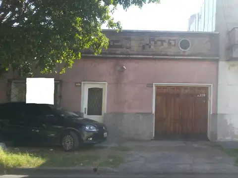 Solida propiedad sobre lote de 300 mtrs.2 a metros de Gral. Paz