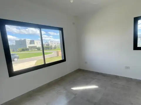 Casa en Venta con 4 cocheras