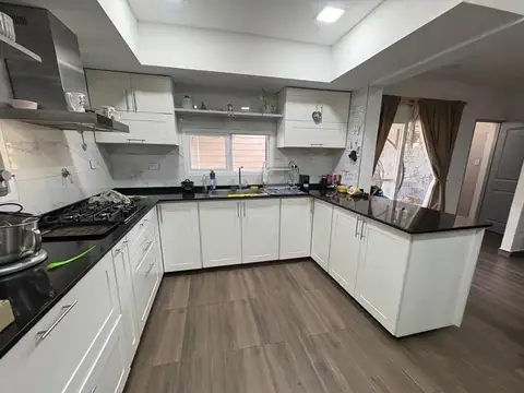 Casa en Venta con 2 cocheras
