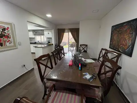 Casa 5 ambientes con 3 baños