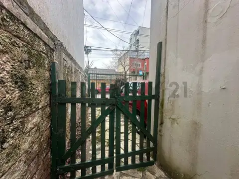 Casa 7 ambientes con 1 baño