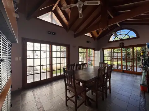 VENTA CASA 3 AMB C/QUINCHO Y PARQUE SANTOS LUGARES