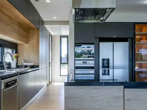Casa 5 ambientes con 3 baños