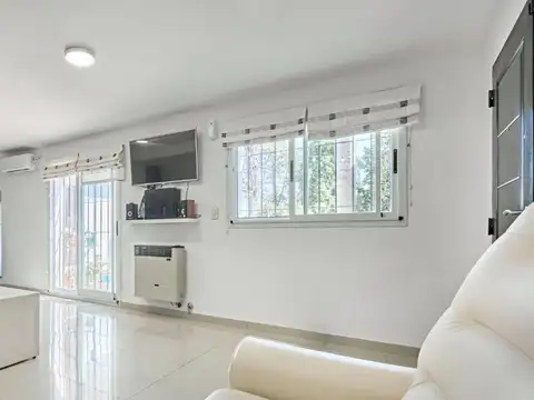 Casa 5 ambientes con 2 baños