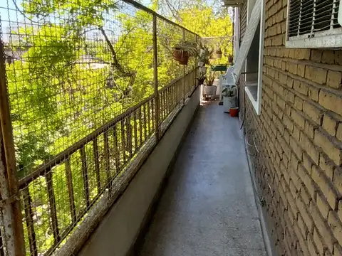 DEPARTAMENTO FRENTE C/ BALCON CORRIDO
