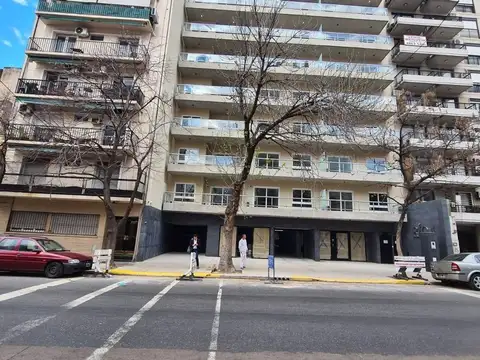 VENTA LOCAL COMERCIAL EN CABALLITO A ESTRENAR 